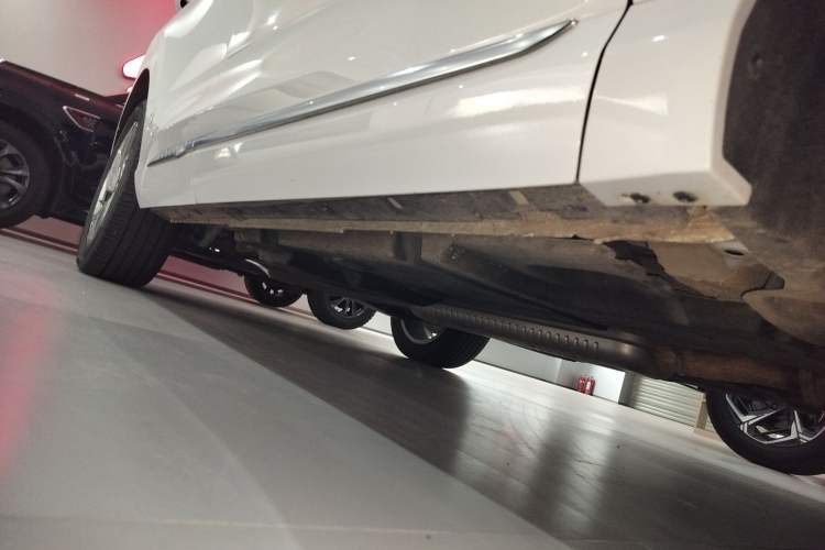 Used Hongqi HS3 2023 2.0T All-Wheel-Drive Youwei Version Right Side Sill