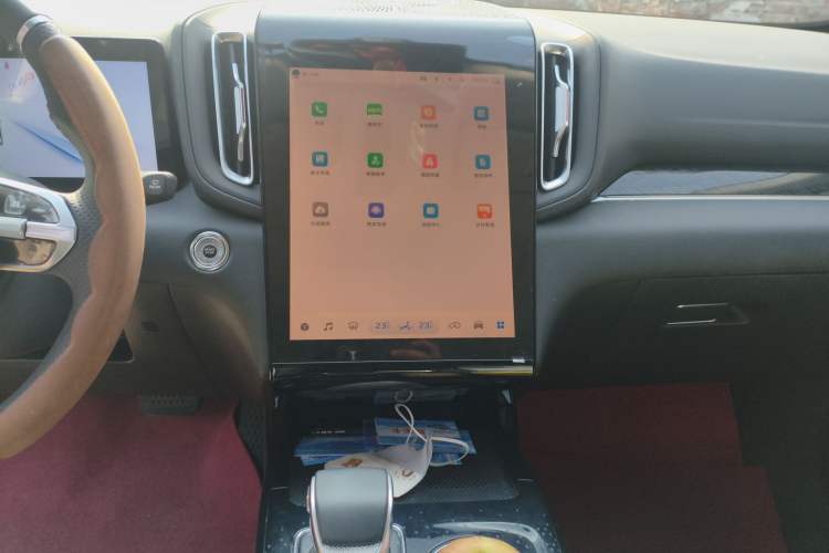 Used Hongqi HS3 2023 1.5T Two-Wheel Drive Shanwei Edition Audio And AC Panel