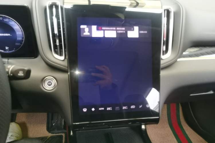 Used Hongqi HS3 2023 1.5T Two-Wheel Drive Shanwei Edition Audio And AC Panel