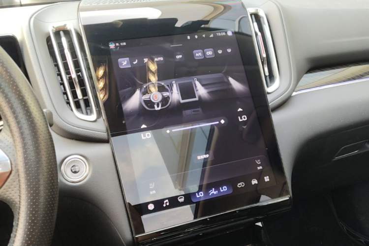 Used Hongqi HS3 2023 1.5T Two-Wheel Drive Shanwei Edition Audio And AC Panel