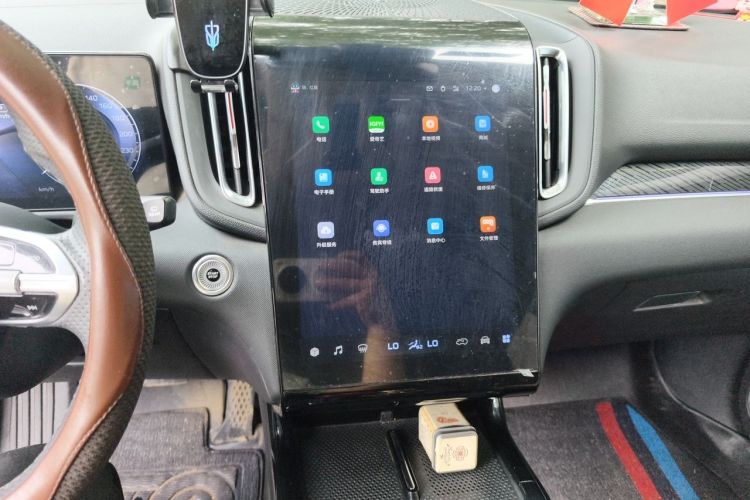 Used Hongqi HS3 2023 1.5T Two-Wheel Drive Shanwei Edition Audio And AC Panel