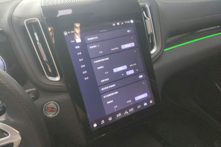 Used Hongqi HS3 2023 1.5T Two-Wheel Drive Shanwei Edition Audio And AC Panel