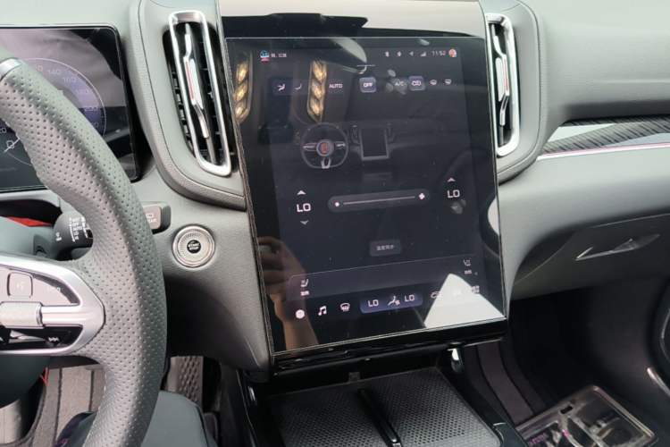 Used Hongqi HS3 2023 1.5T Two-Wheel Drive Shanwei Edition Audio And AC Panel