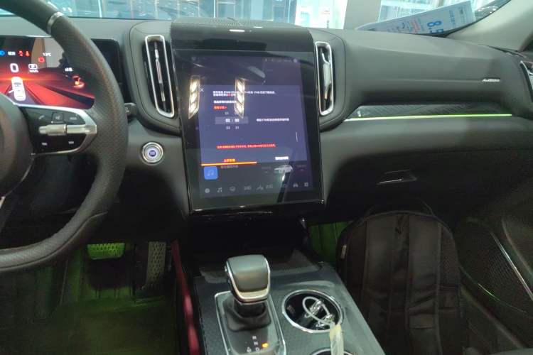 Used Hongqi HS3 2023 1.5T Two-Wheel Drive Shanwei Edition Audio And AC Panel