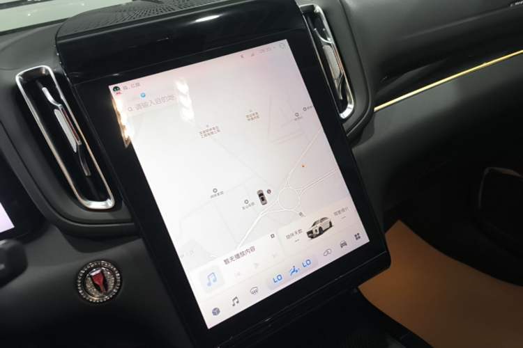 Used Hongqi HS3 2023 1.5T Two-Wheel Drive Shanwei Edition Audio And AC Panel