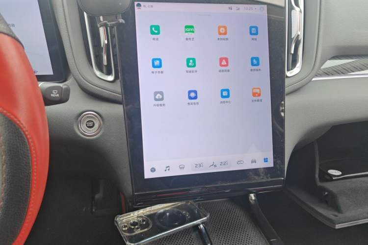 Used Hongqi HS3 2023 1.5T Two-Wheel Drive Shanwei Edition Audio And AC Panel