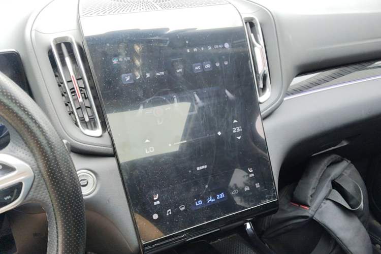 Used Hongqi HS3 2023 1.5T Two-Wheel Drive Shanwei Edition Audio And AC Panel