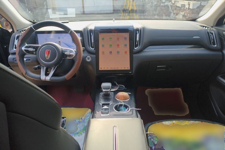 Used Hongqi HS3 2023 1.5T Two-Wheel Drive Shanwei Edition Center Console