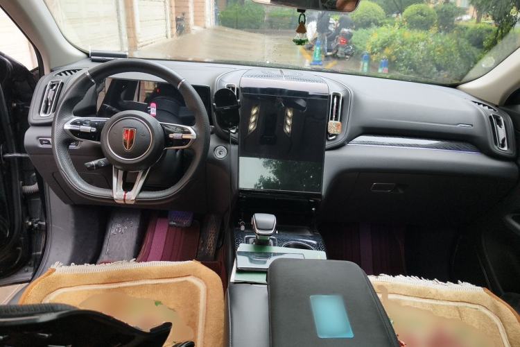 Used Hongqi HS3 2023 1.5T Two-Wheel Drive Shanwei Edition Center Console