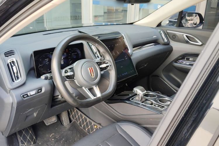 Used Hongqi HS3 2023 1.5T Two-Wheel Drive Shanwei Edition Center Console