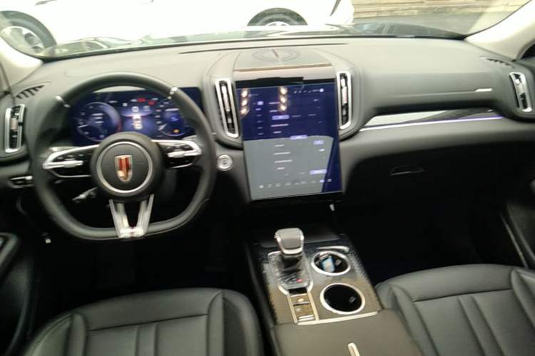 Used Hongqi HS3 2023 1.5T Two-Wheel Drive Shanwei Edition Center Console