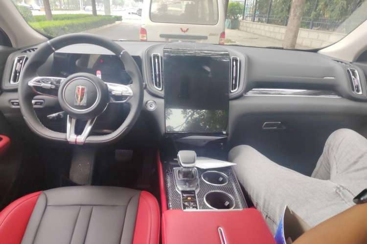 Used Hongqi HS3 2023 1.5T Two-Wheel Drive Shanwei Edition Center Console