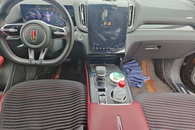 Used Hongqi HS3 2023 1.5T Two-Wheel Drive Shanwei Edition Center Console