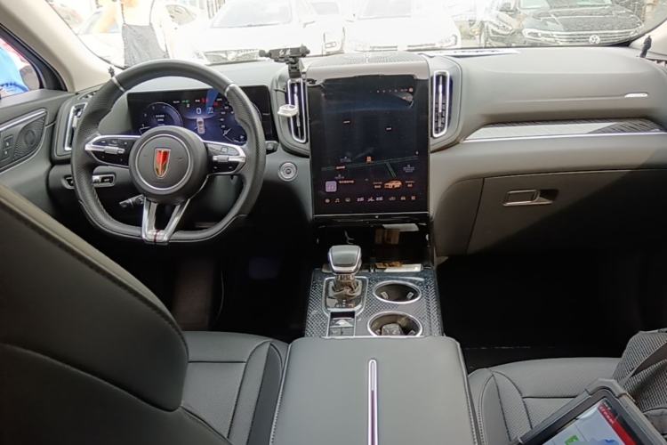 Used Hongqi HS3 2023 1.5T Two-Wheel Drive Shanwei Edition Center Console