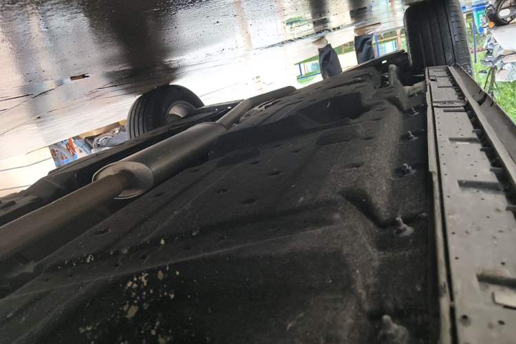 Used Hongqi HS3 2023 1.5T Two-Wheel Drive Shanwei Edition Chassis Front Right