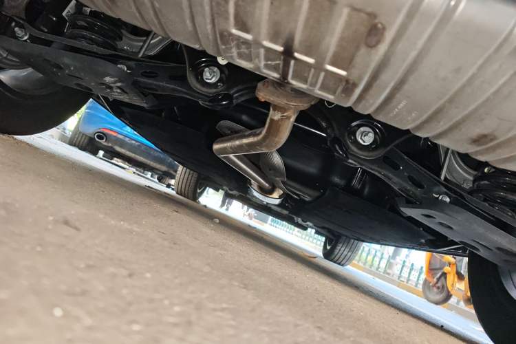Used Hongqi HS3 2023 1.5T Two-Wheel Drive Shanwei Edition Chassis Rear