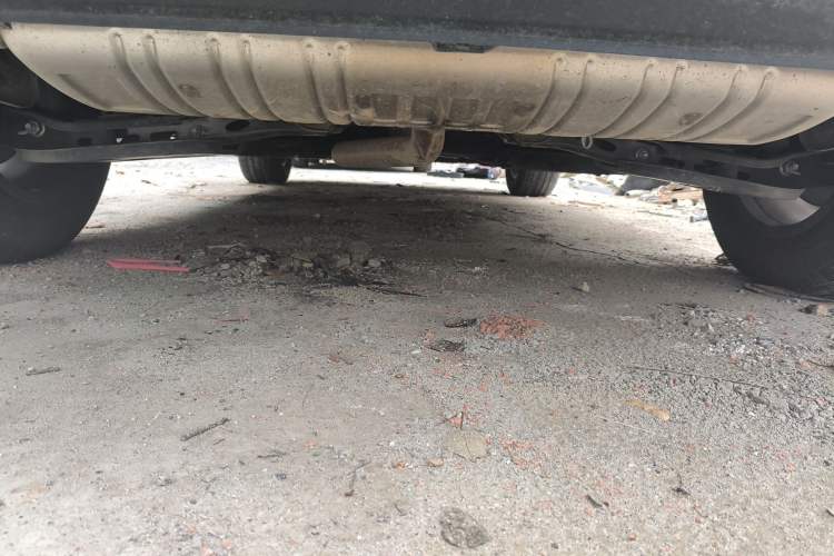 Used Hongqi HS3 2023 1.5T Two-Wheel Drive Shanwei Edition HEV Chassis Rear