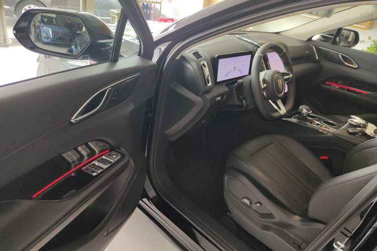 Used Hongqi HS3 2023 1.5T Two-Wheel Drive Shanwei Edition HEV Driver Seat