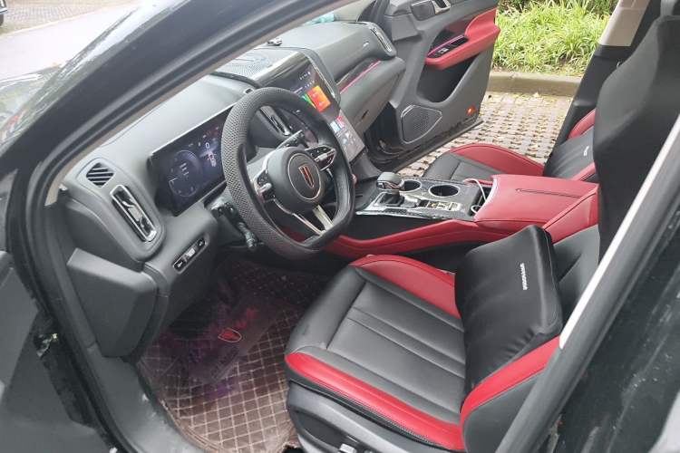 Used Hongqi HS3 2023 2.0T Two-Wheel Drive Available Version Driver Seat