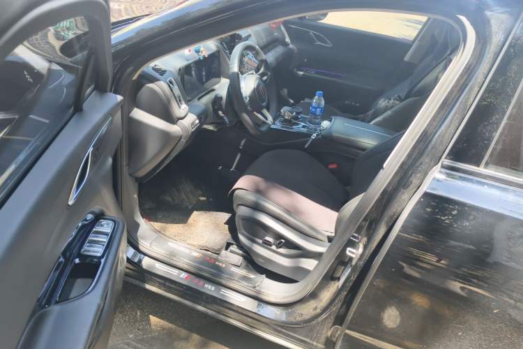 Used Hongqi HS3 2023 1.5T Two-Wheel Drive Shanwei Edition Driver Seat