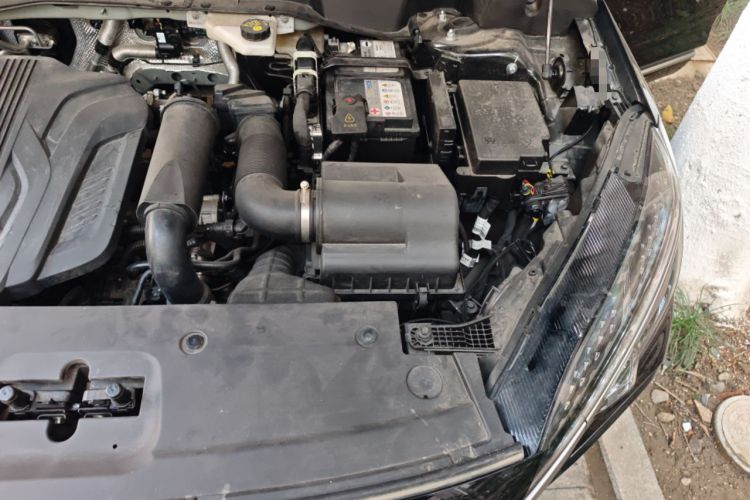Used Hongqi HS3 2023 1.5T Two-Wheel Drive Shanwei Edition Engine Bay Left