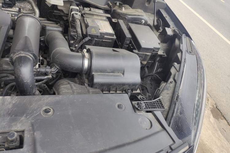 Used Hongqi HS3 2023 1.5T Two-Wheel Drive Shanwei Edition Engine Bay Left