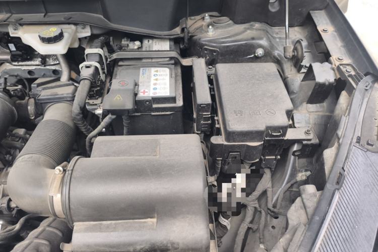 Used Hongqi HS3 2023 1.5T Two-Wheel Drive Shanwei Edition HEV Engine Bay Left