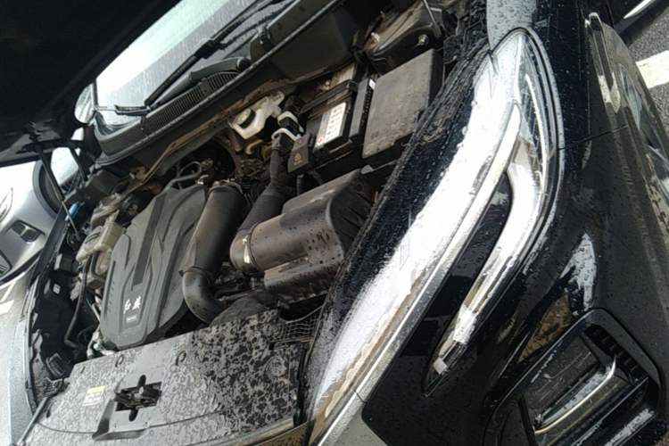 Used Hongqi HS3 2023 1.5T Two-Wheel Drive Shanwei Edition Engine Bay Left