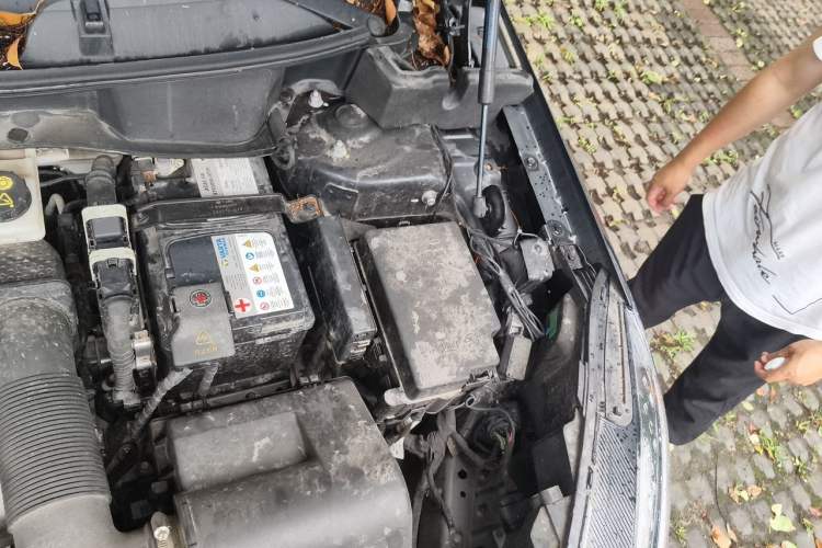 Used Hongqi HS3 2023 2.0T Two-Wheel Drive Available Version Engine Bay Left