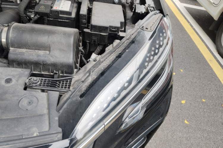 Used Hongqi HS3 2023 1.5T Two-Wheel Drive Shanwei Edition Engine Bay Left