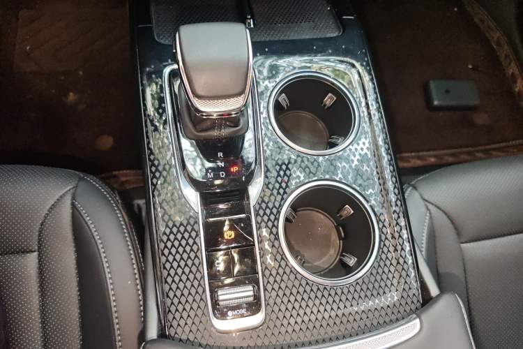 Used Hongqi HS3 2023 1.5T Two-Wheel Drive Shanwei Edition Gear Lever