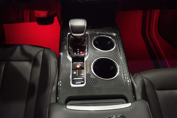 Used Hongqi HS3 2023 1.5T Two-Wheel Drive Shanwei Edition Gear Lever