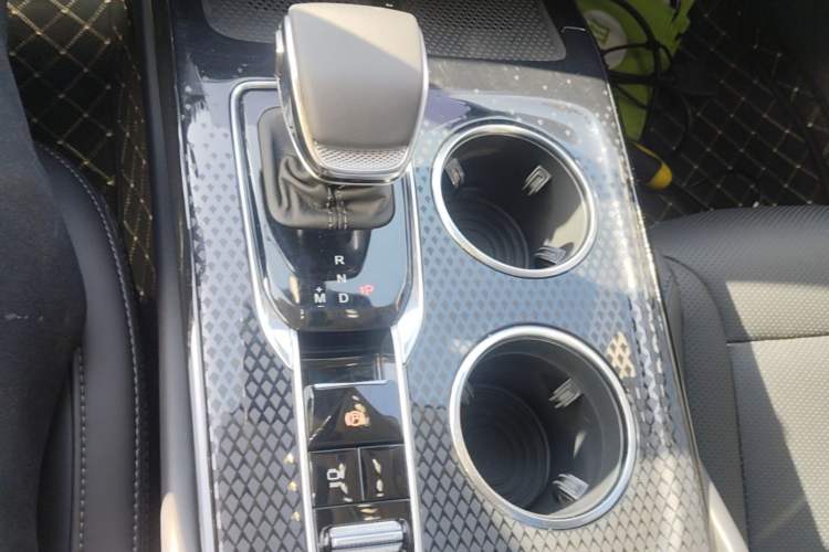 Used Hongqi HS3 2023 1.5T Two-Wheel Drive Shanwei Edition Gear Lever