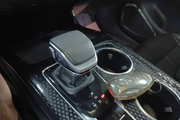 Used Hongqi HS3 2023 2.0T Two-Wheel Drive Available Version Gear Lever