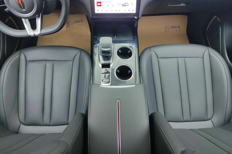 Used Hongqi HS3 2023 1.5T Two-Wheel Drive Shanwei Edition Gear Lever