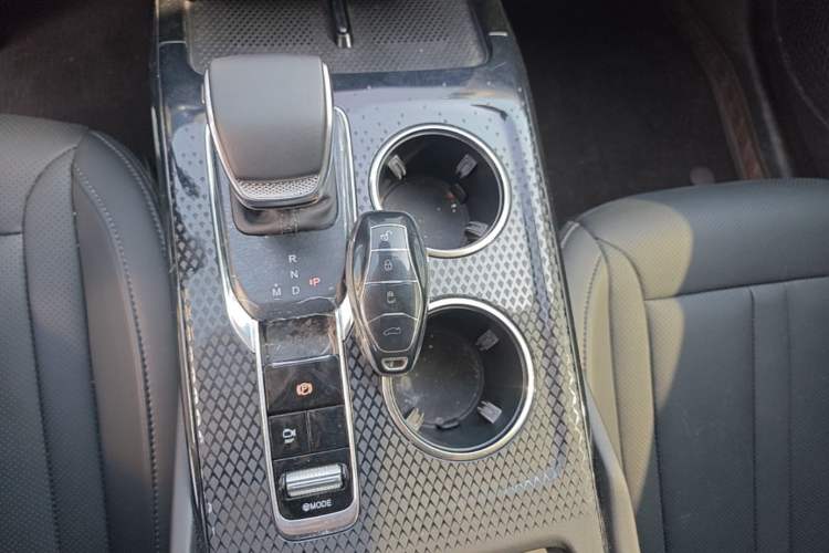 Used Hongqi HS3 2023 1.5T Two-Wheel Drive Shanwei Edition Gear Lever