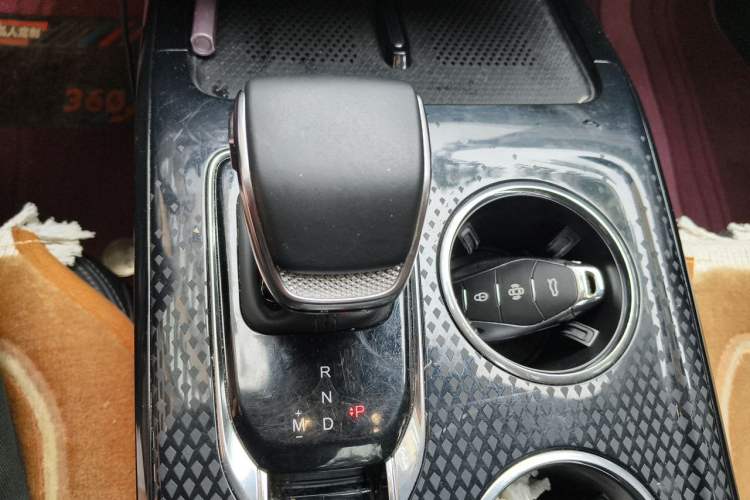Used Hongqi HS3 2023 1.5T Two-Wheel Drive Shanwei Edition Gear Lever