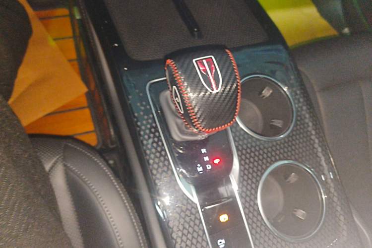 Used Hongqi HS3 2023 1.5T Two-Wheel Drive Shanwei Edition Gear Lever
