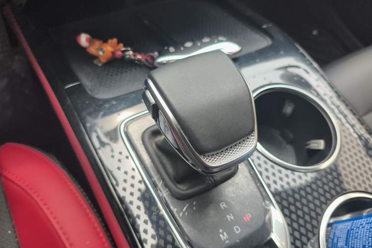 Used Hongqi HS3 2023 1.5T Two-Wheel Drive Shanwei Edition HEV Gear Lever