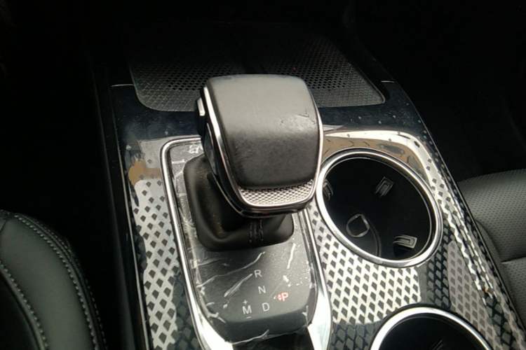 Used Hongqi HS3 2023 1.5T Two-Wheel Drive Shanwei Edition Gear Lever