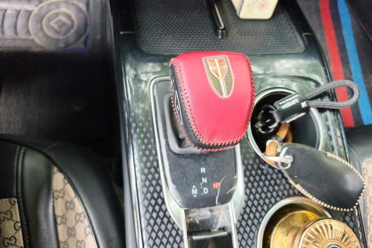 Used Hongqi HS3 2023 1.5T Two-Wheel Drive Shanwei Edition Gear Lever