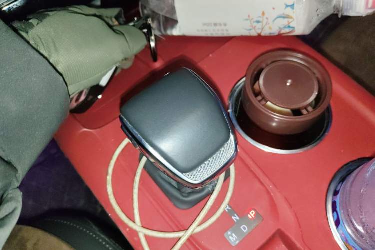 Used Hongqi HS3 2023 1.5T Two-Wheel Drive Shanwei Edition Gear Lever