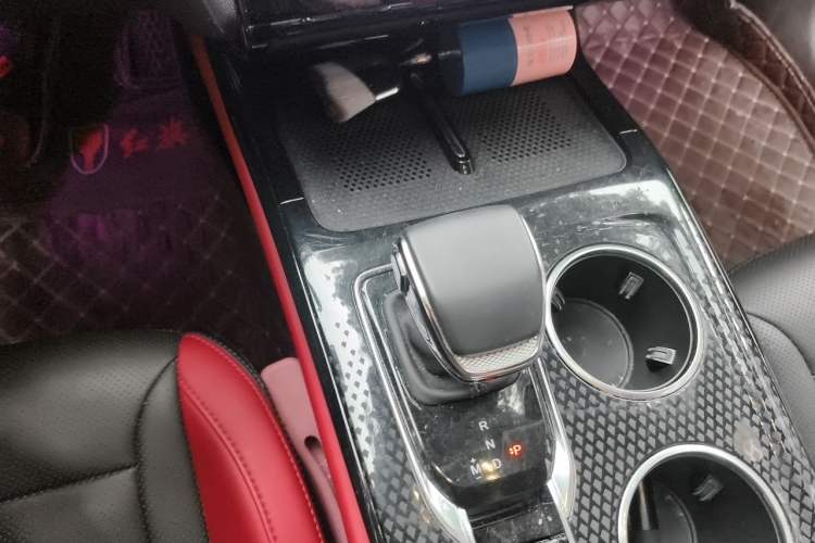 Used Hongqi HS3 2023 2.0T Two-Wheel Drive Available Version Gear Lever