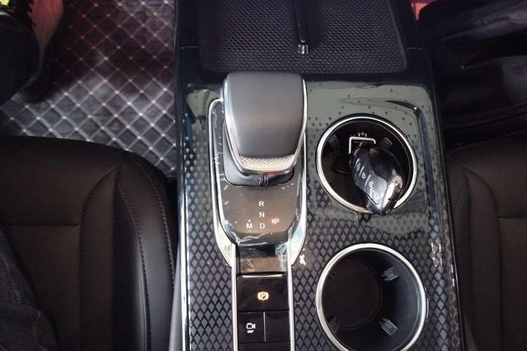 Used Hongqi HS3 2023 1.5T Two-Wheel Drive Shanwei Edition Gear Lever