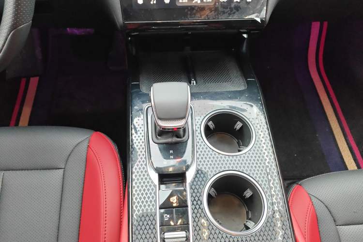 Used Hongqi HS3 2023 1.5T Two-Wheel Drive Shanwei Edition Gear Lever