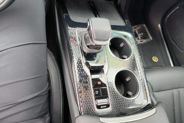 Used Hongqi HS3 2023 1.5T Two-Wheel Drive Shanwei Edition Gear Lever