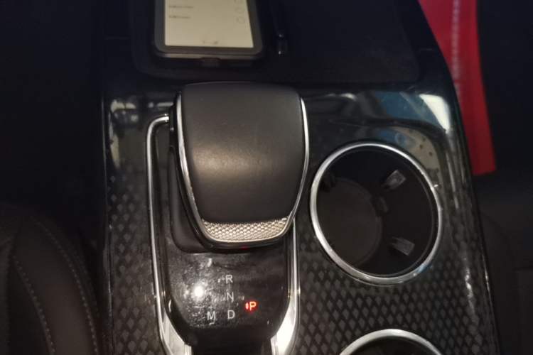 Used Hongqi HS3 2023 1.5T Two-Wheel Drive Shanwei Edition Gear Lever