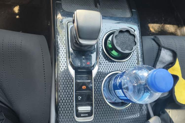 Used Hongqi HS3 2023 1.5T Two-Wheel Drive Shanwei Edition Gear Lever