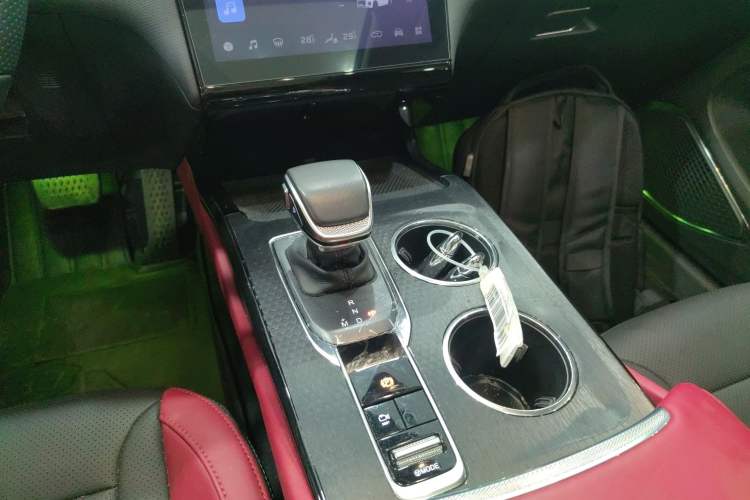 Used Hongqi HS3 2023 1.5T Two-Wheel Drive Shanwei Edition Gear Lever