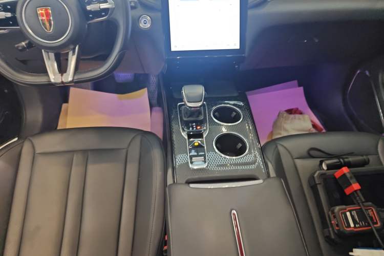 Used Hongqi HS3 2023 1.5T Two-Wheel Drive Shanwei Edition Gear Lever